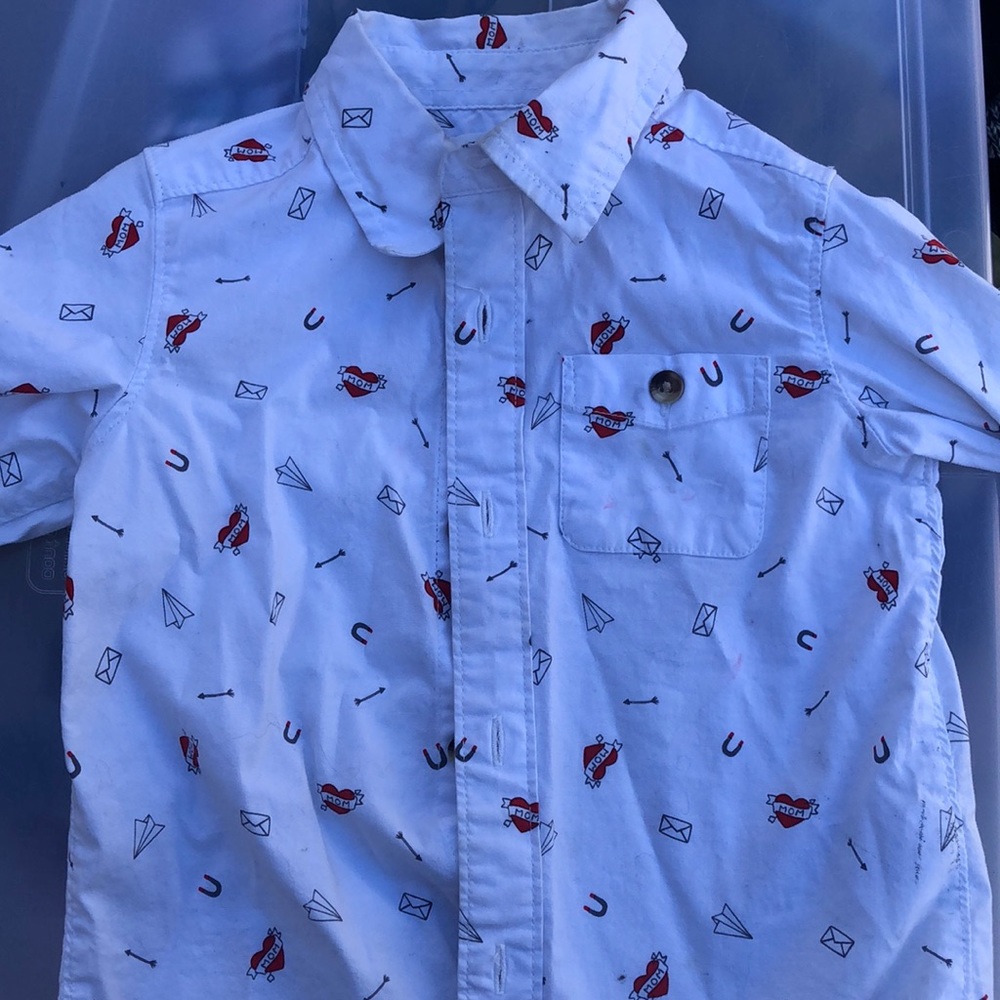 Old Navy ‘Love Mom’ Valentine button down shirt